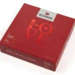 סדרת תשעה פרליני נוגט ומוקה. קופסא מהודרת בצבע אדום עם הכיתוב LOVE.