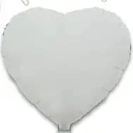 בלון מיילר בצורת לב בצבע לבן חלק ללא כיתוב או הדפסים. גודל הבלון 18 אינץ'.