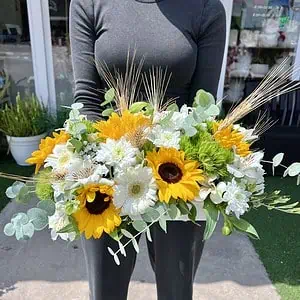 סידור פרחים כפרי לשולחן 40 סמ