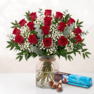 מילאנו, זר ורדים אדומים מושלם. זר ורדים כובש לבבות שמתאים לכל מטרה. לצד הזר המהממם הזה תקבלו חמישה חרוטים מושלגים בשוקולד לבן ומלאים בריבת חלב דרום אמריקאית מעולה (כשר למהדרין בד"ץ - 85 גרם). הזר שזור מורדים אדומים וגיבסנית לבנה בשילוב ירק וענפי קישוט. יתכנו שינויים קלים בסוג הירק בהתאם למלאי ולעונה. האגרטל אינו כלול במחיר.